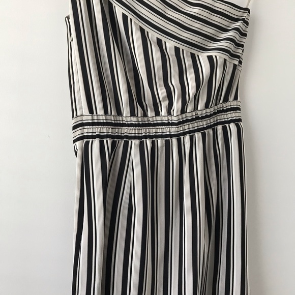 ❌Sold❌🔥 BCBG Maxazria Women’s Black Striped Dress 🔥 - Picture 9 of 9